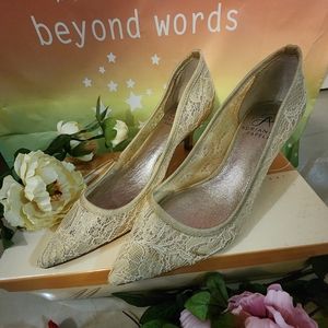 Beautiful shoes size 5